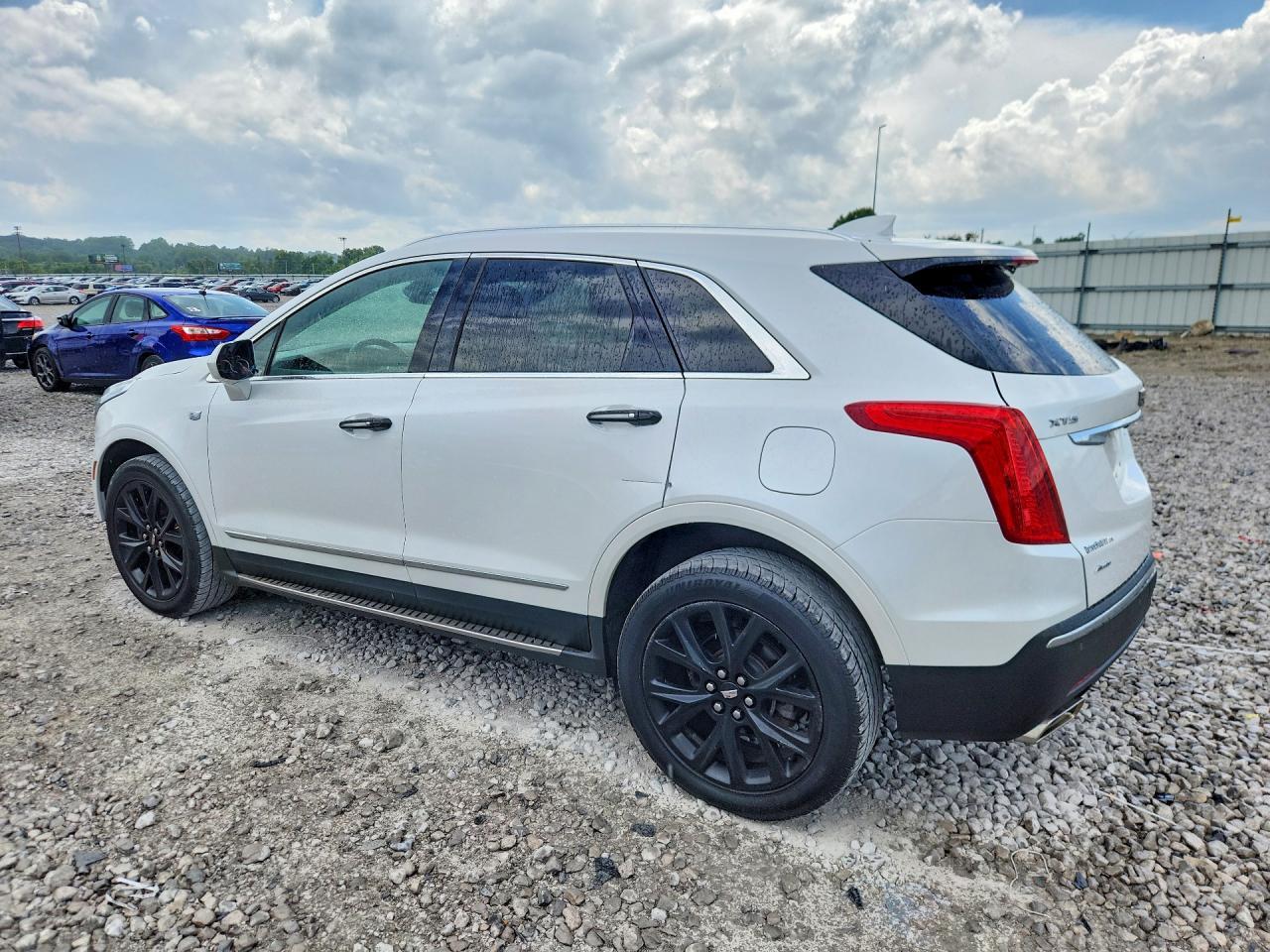 2018 Cadillac Xt5 Premium Luxury - Image 2