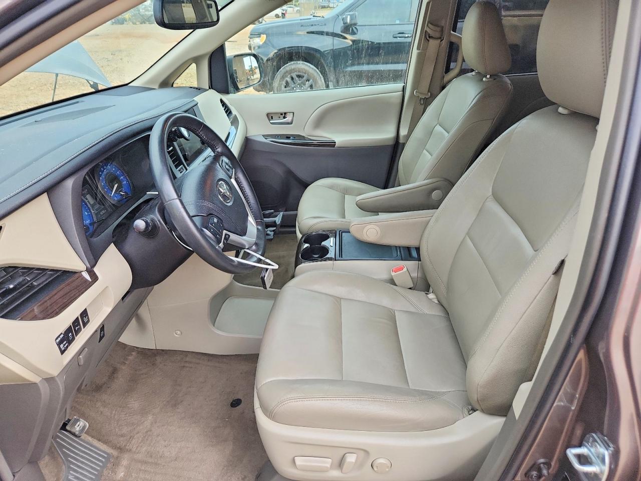 2016 Toyota Sienna Xle 8-Passenger - Фото 7