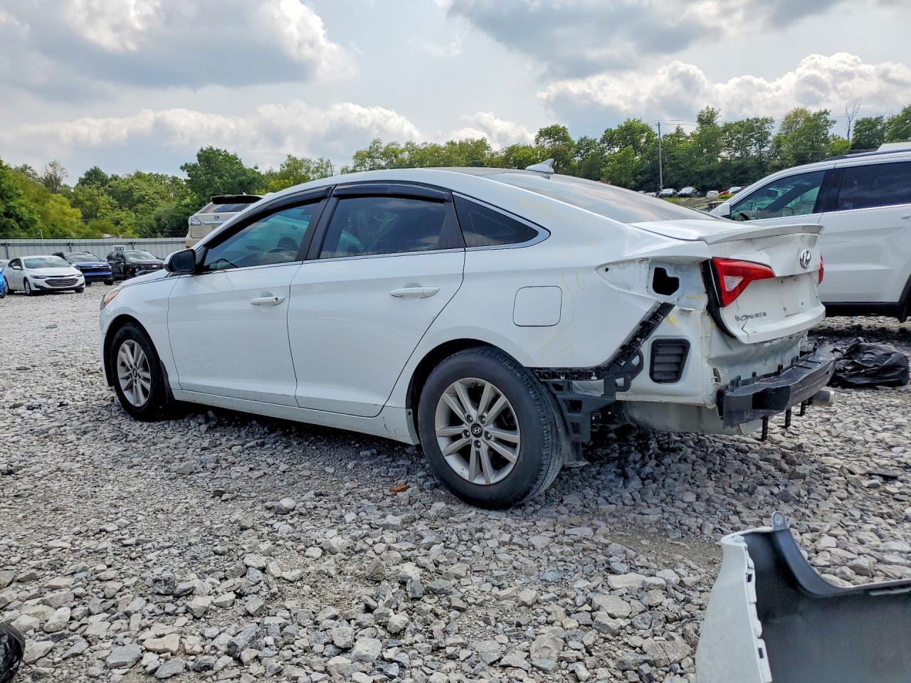 2017 Hyundai Sonata Se - Фото 2
