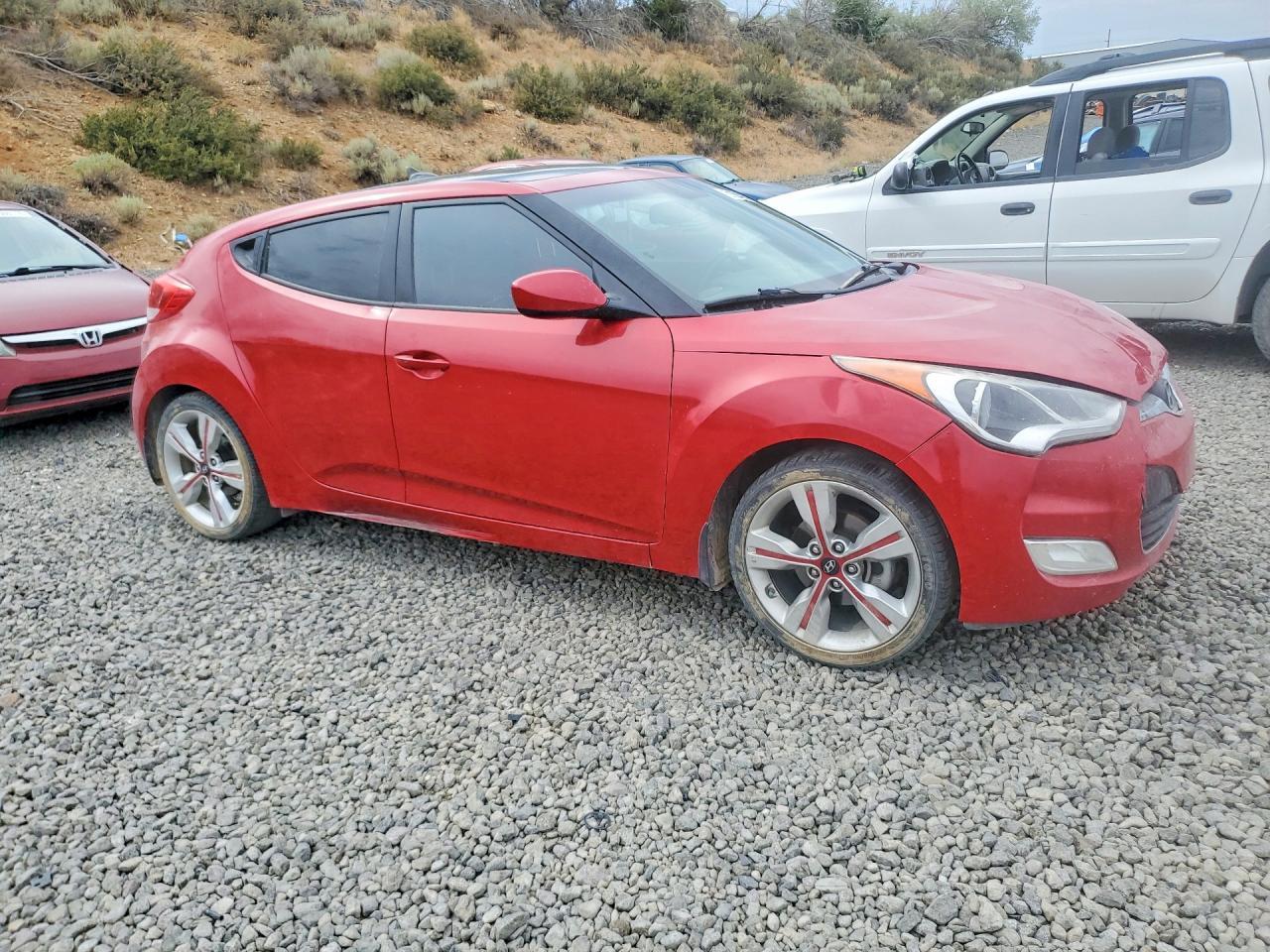 2016 Hyundai Veloster Base - Image 4