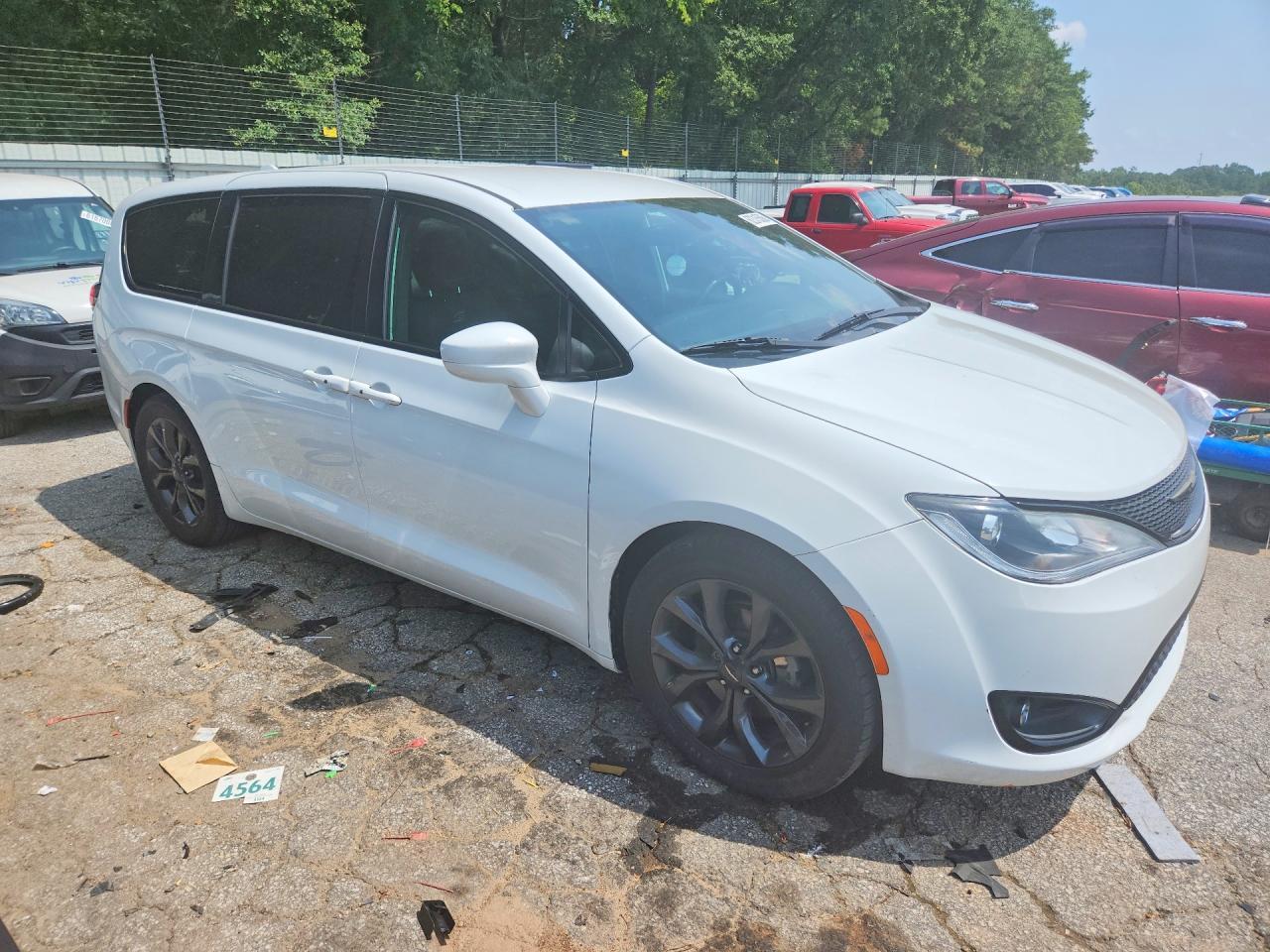 2018 Chrysler Pacifica Touring Plus - Фото 4
