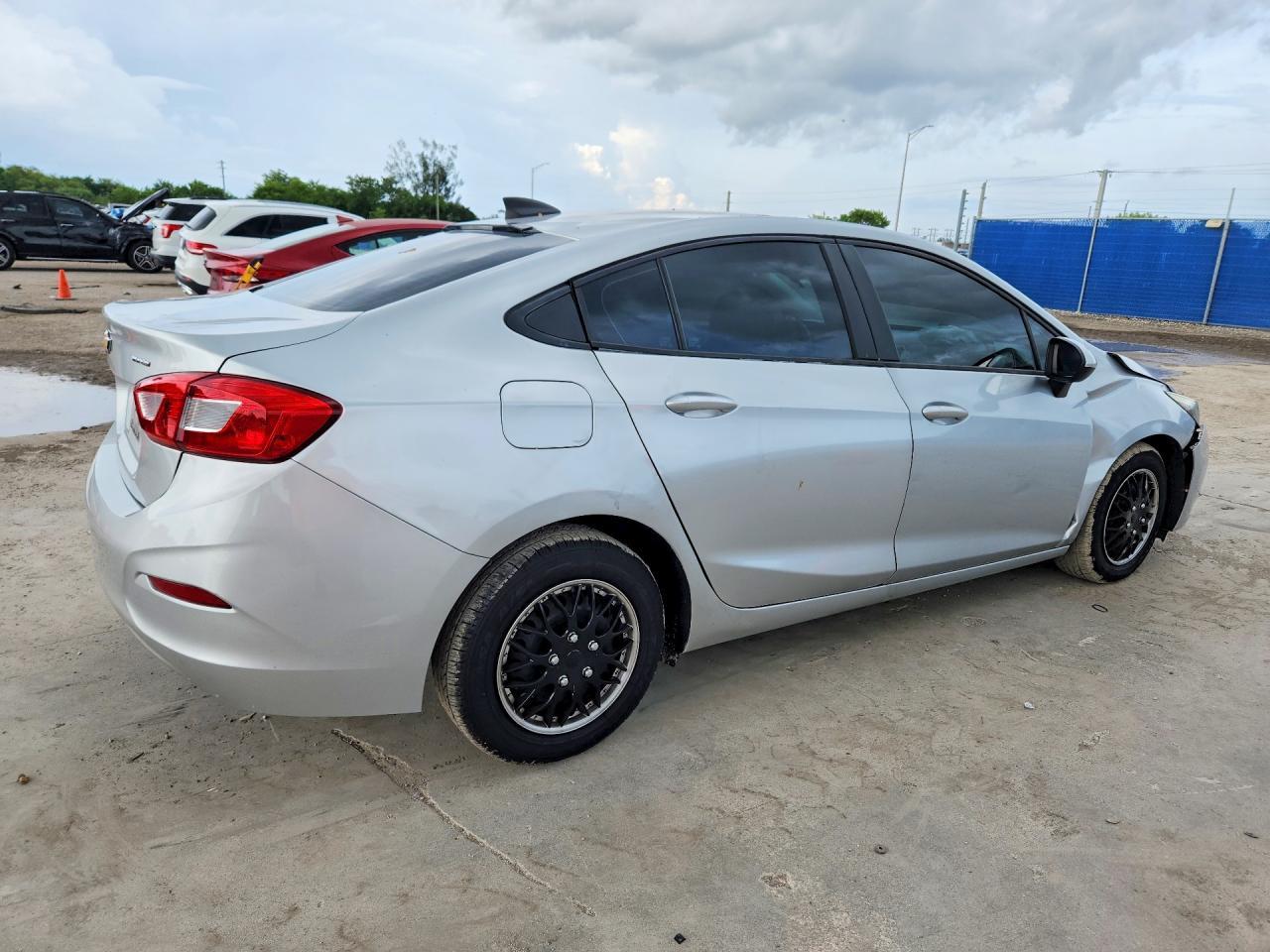 2018 Chevrolet Cruze Ls - Image 3
