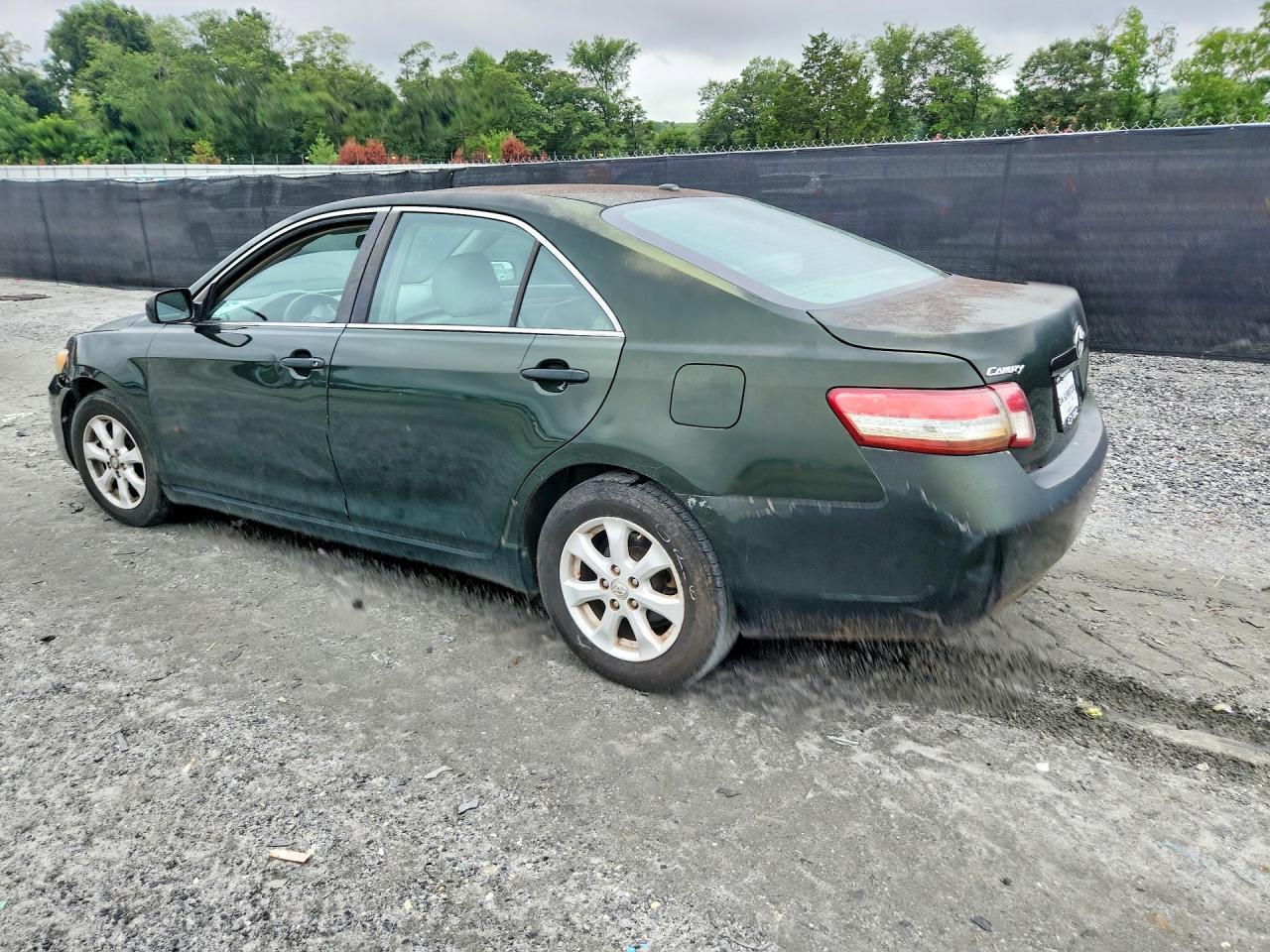 2010 Toyota Camry Le - Фото 2