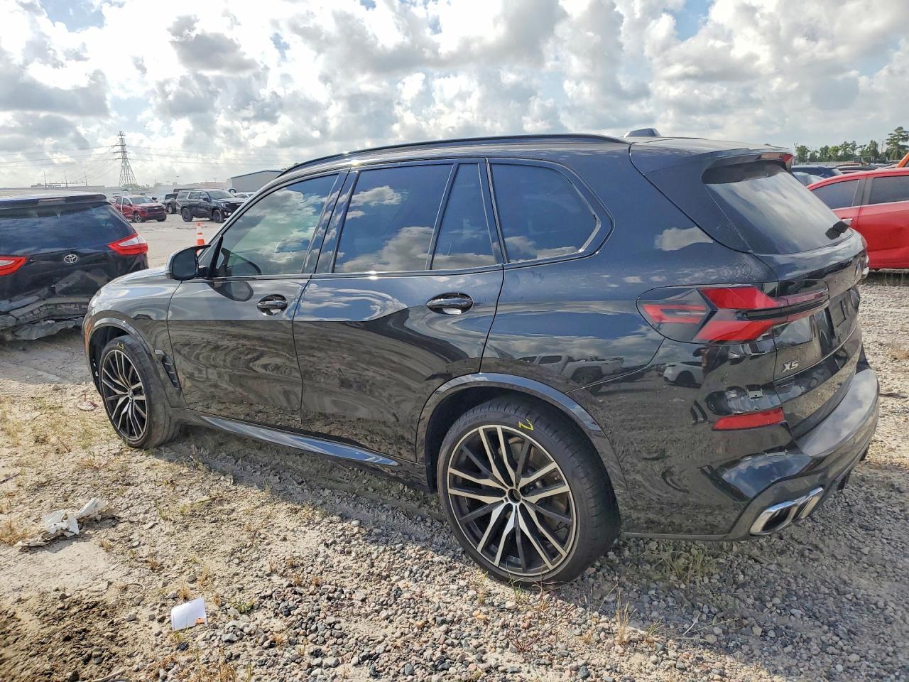 2025 BMW X5 M60I - Фото 2