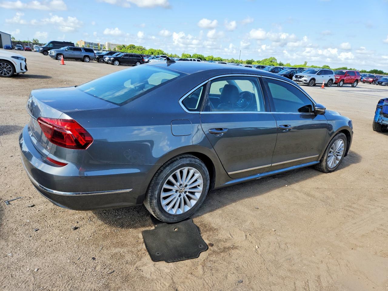 2017 Volkswagen Passat Se - Image 3