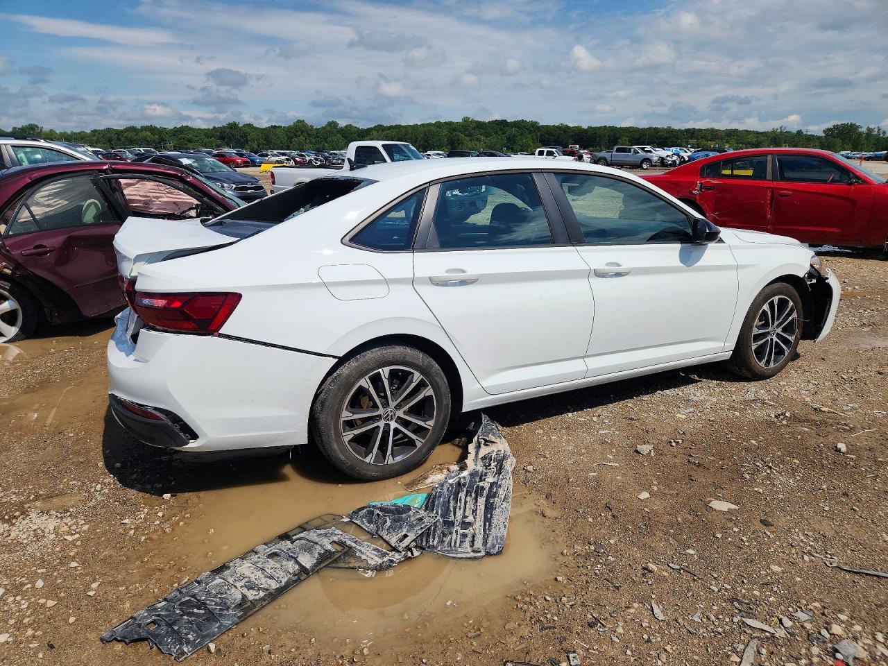 2022 Volkswagen Jetta Sport - Фото 3