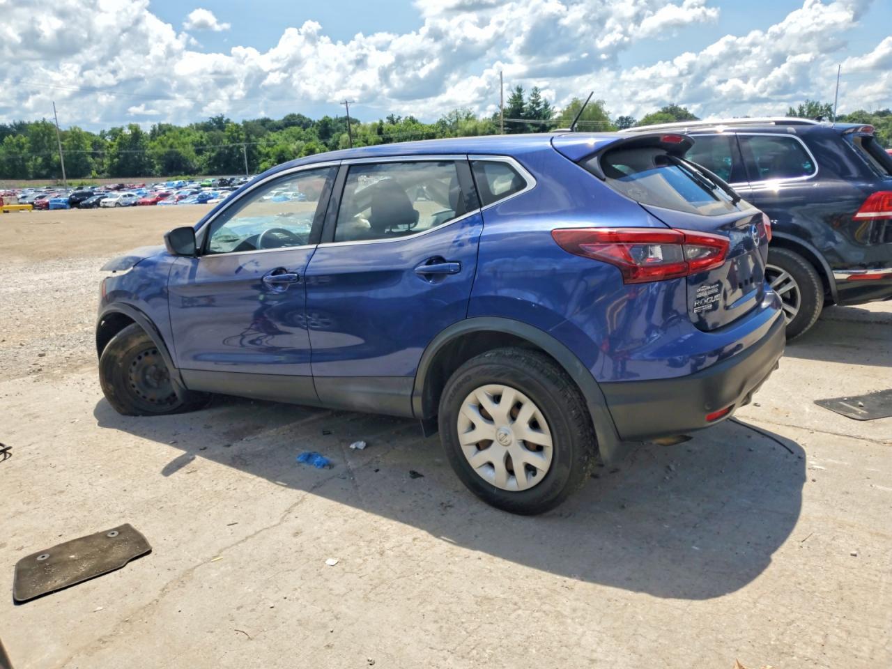 2020 Nissan Rogue Sport S - Фото 2