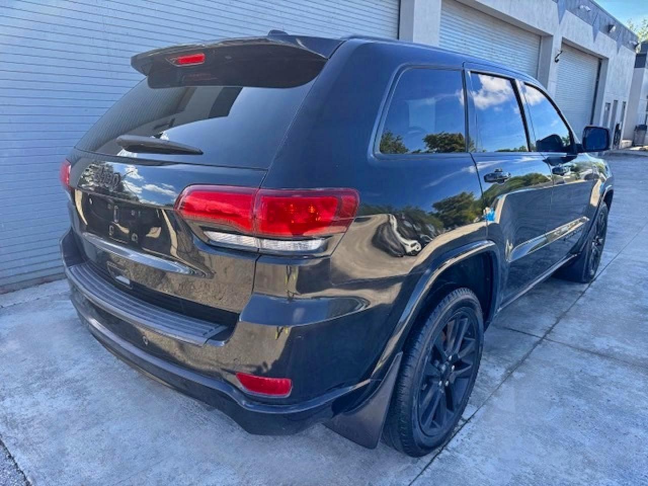 2021 Jeep Grand Cherokee Laredo - Фото 3