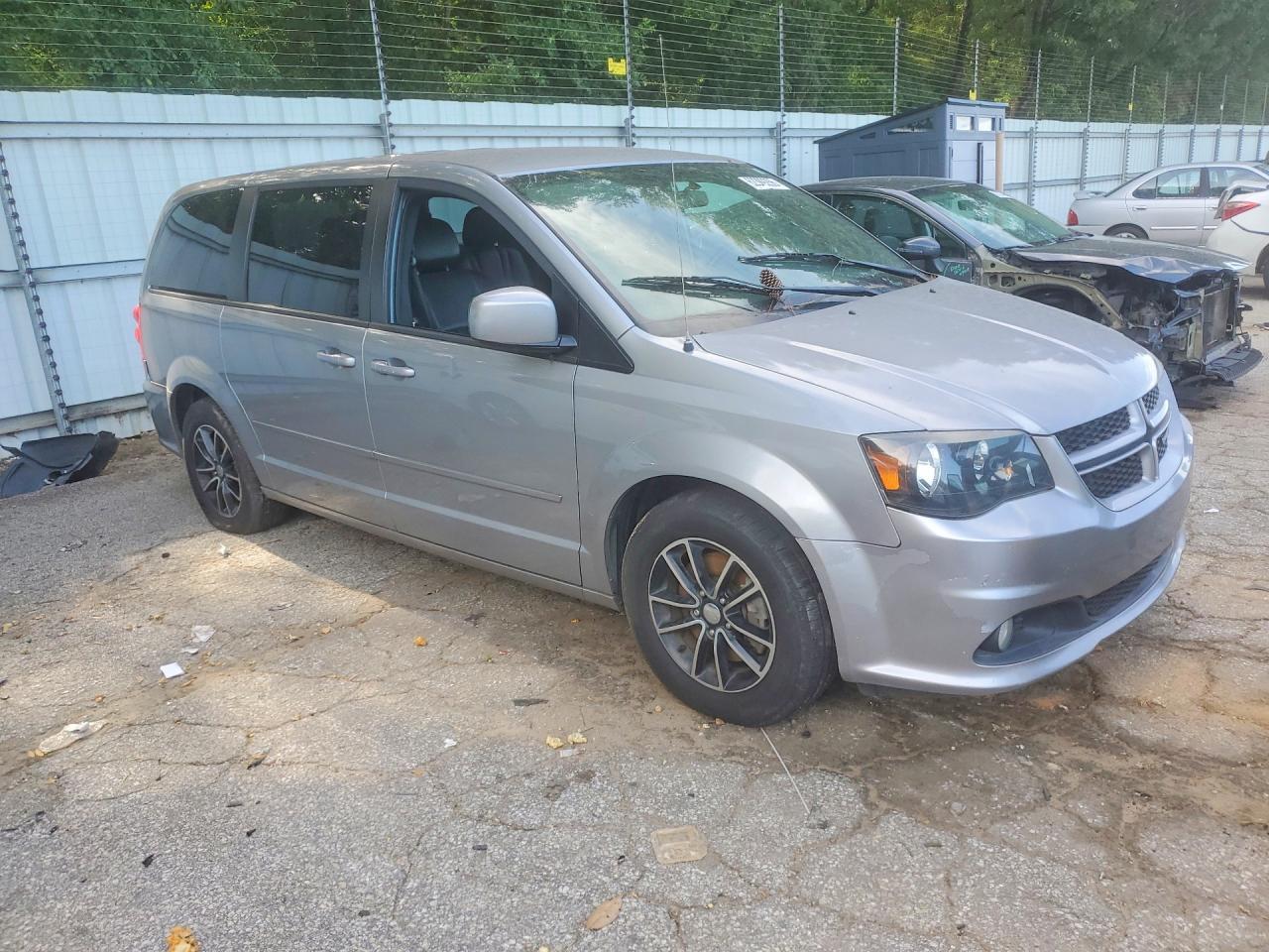 2015 Dodge Grand Caravan R/T - Image 4