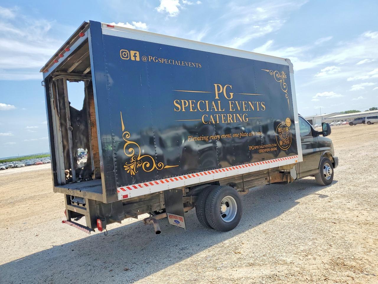2012 Chevrolet Express Box Truck - Фото 3