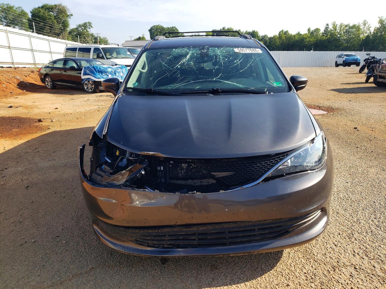 2020 Chrysler Voyager Lxi - Фото 5
