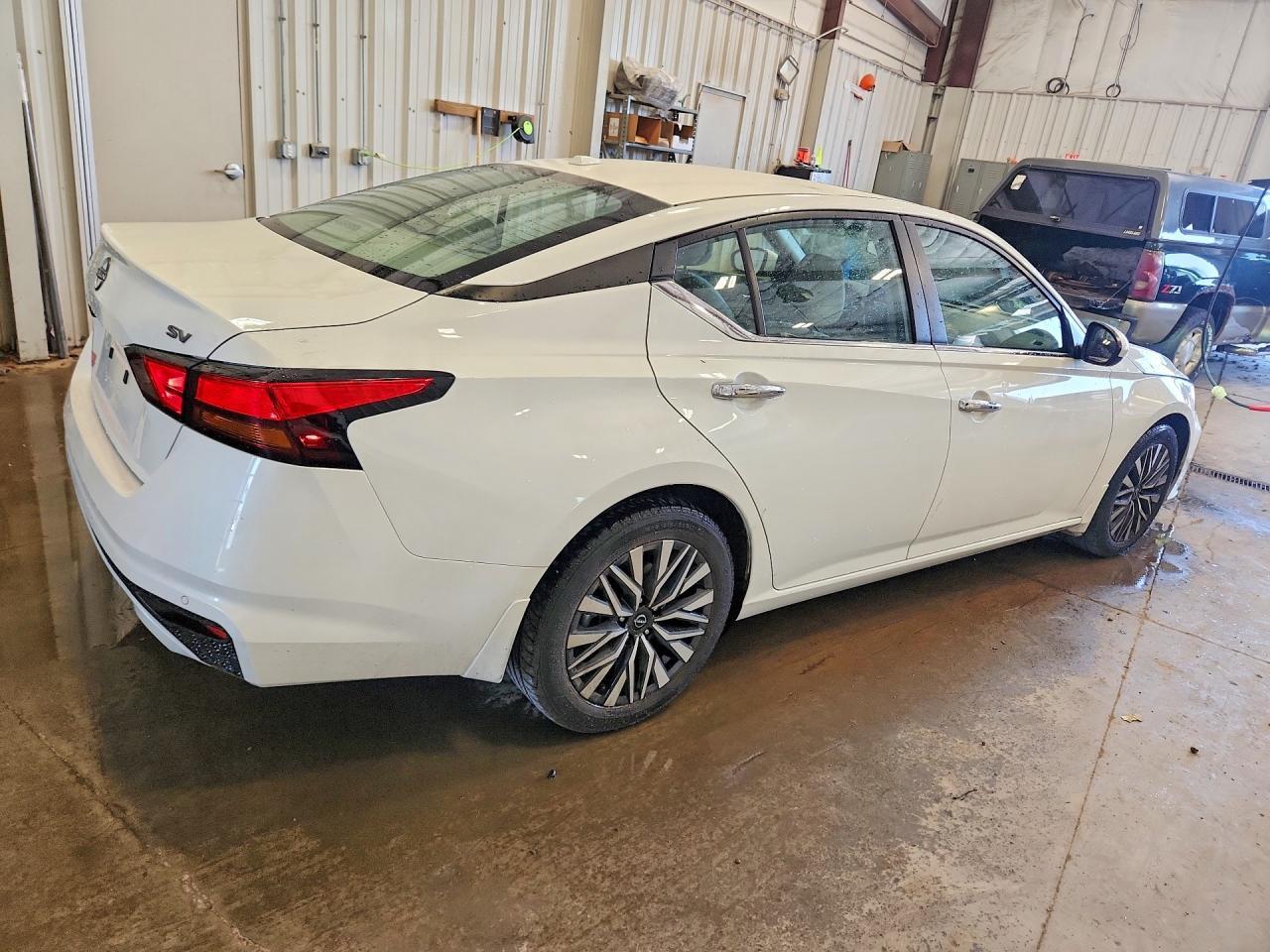 2024 Nissan Altima Sv - Image 3