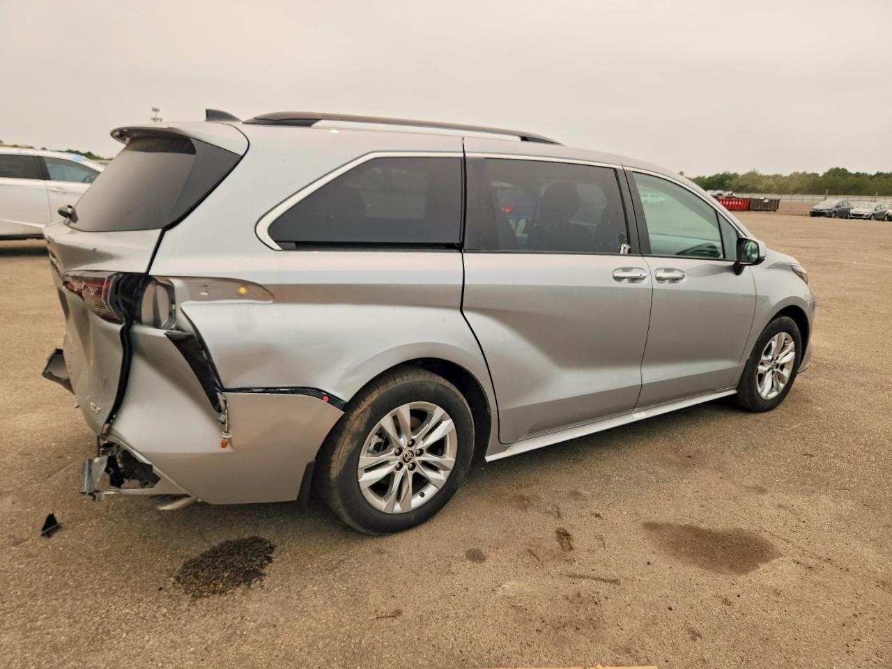 2025 Toyota Sienna Xle 7-Passenger - Фото 3