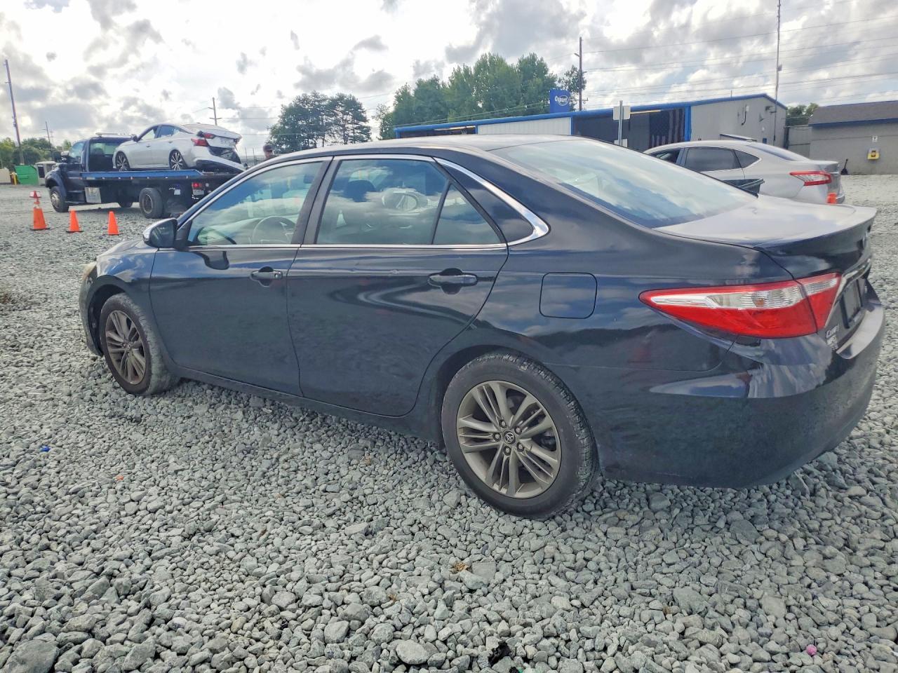 2017 Toyota Camry Se - Фото 2