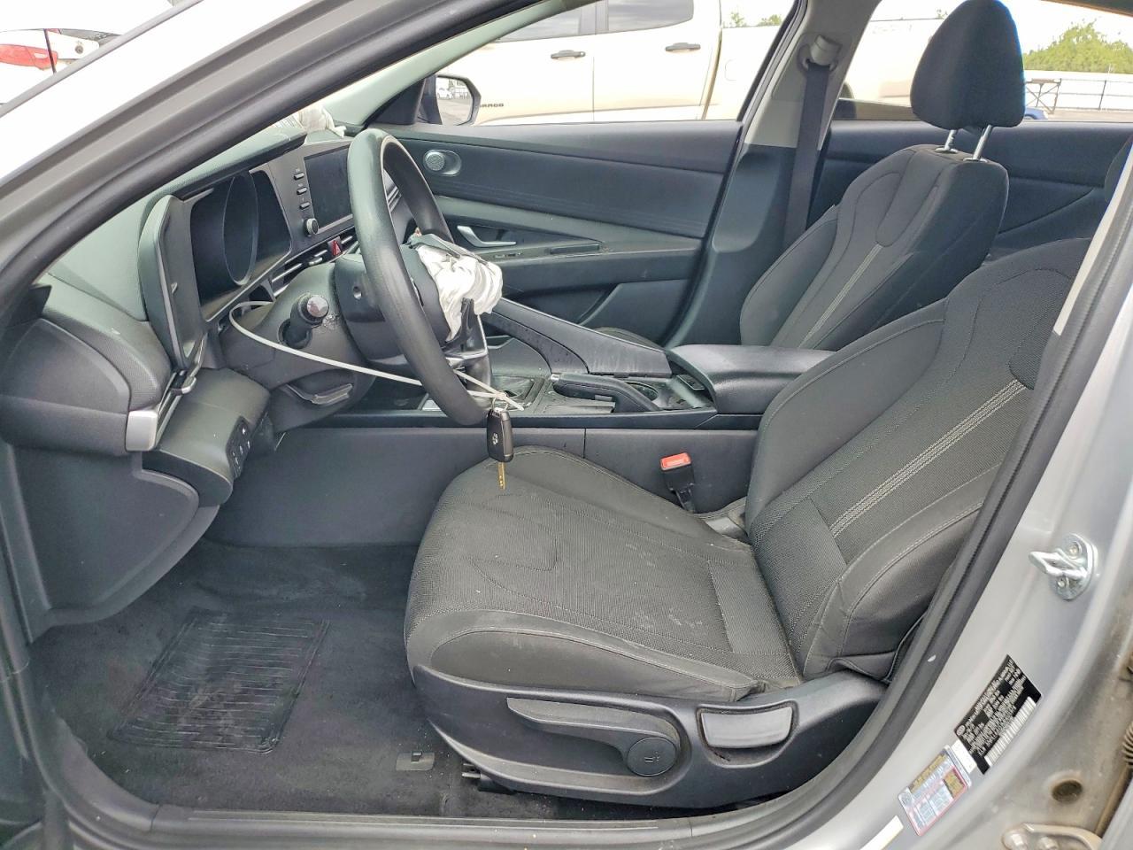 2021 Hyundai Elantra Se - Image 7