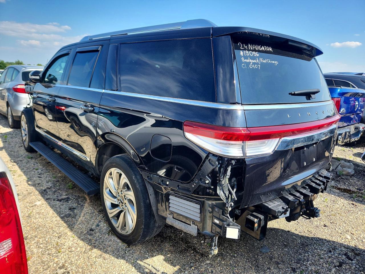 2024 Lincoln Navigator L - Image 2