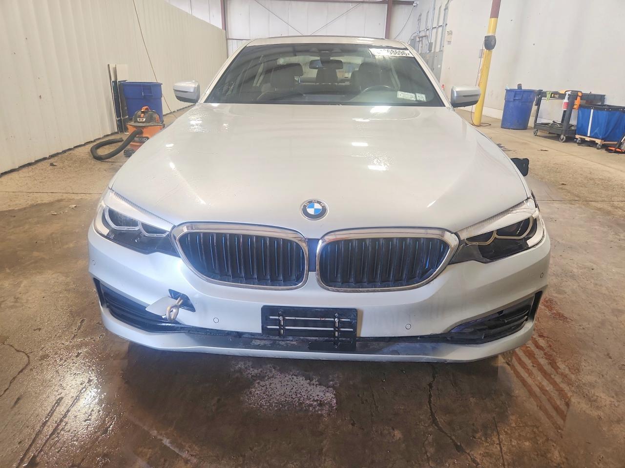 2019 BMW 530Xe - Image 5