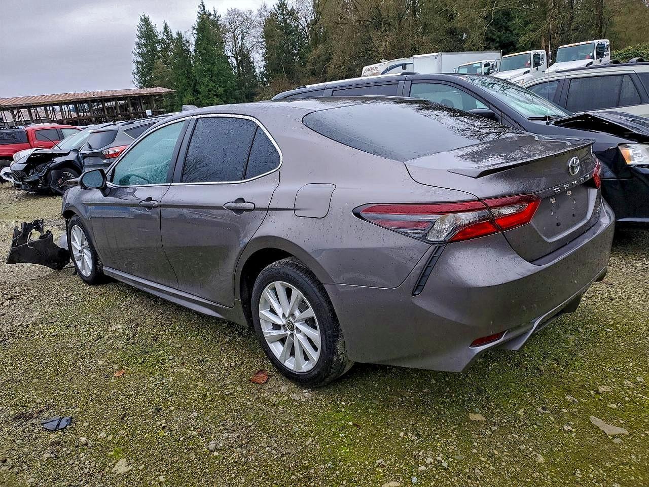 2022 Toyota Camry Se - Фото 2