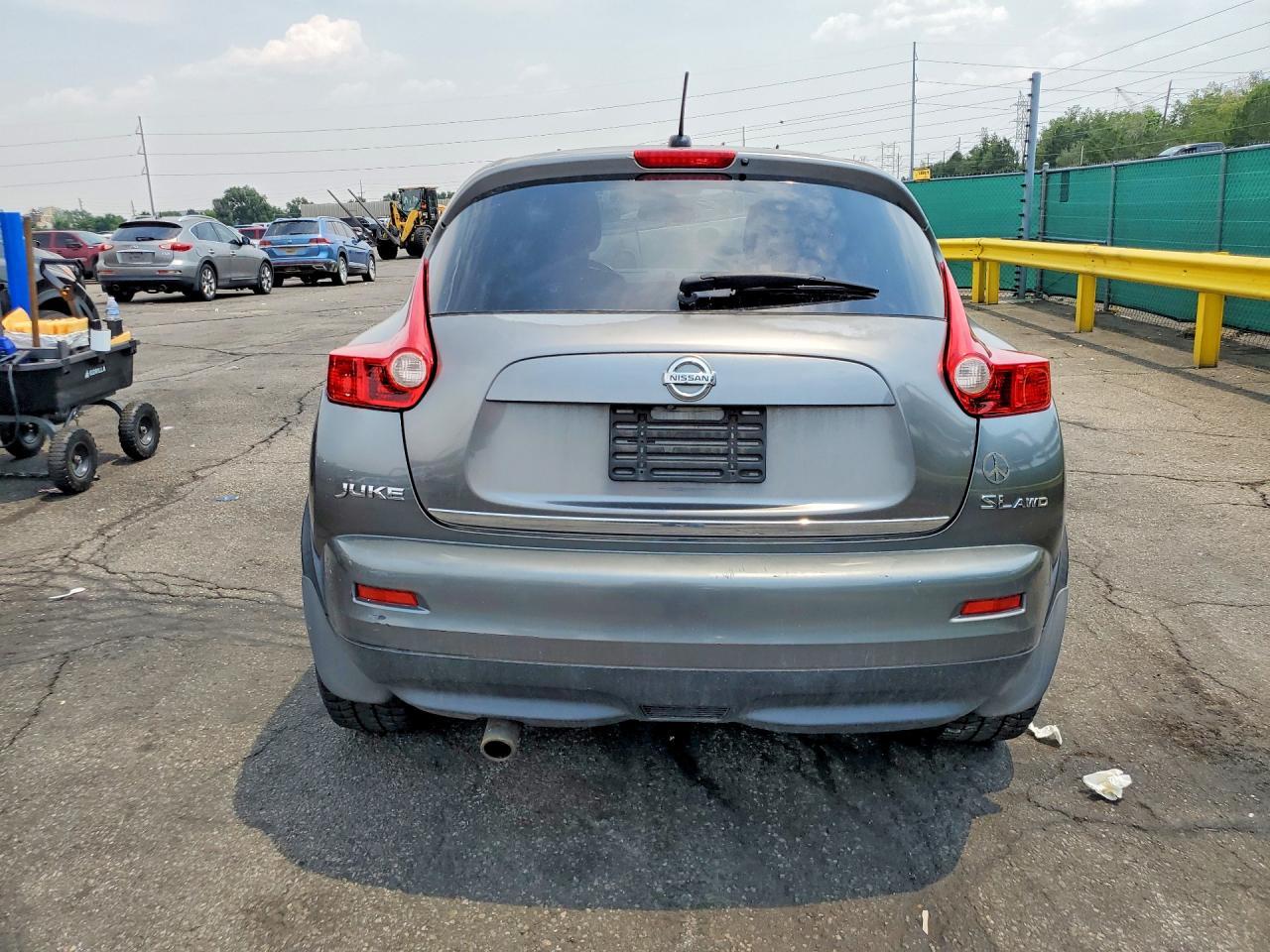 2011 Nissan Juke S - Фото 6
