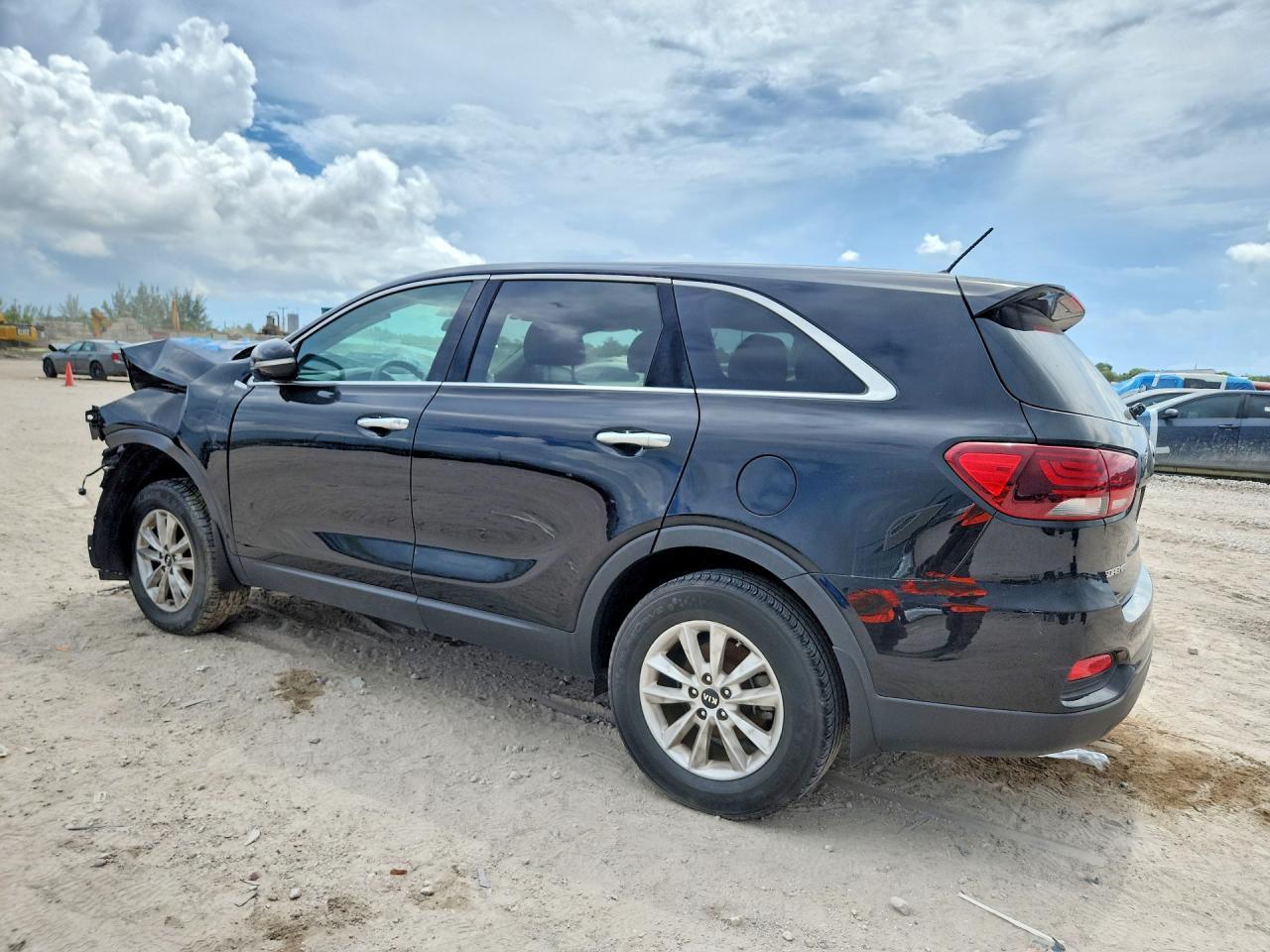 2019 Kia Sorento L - Image 2