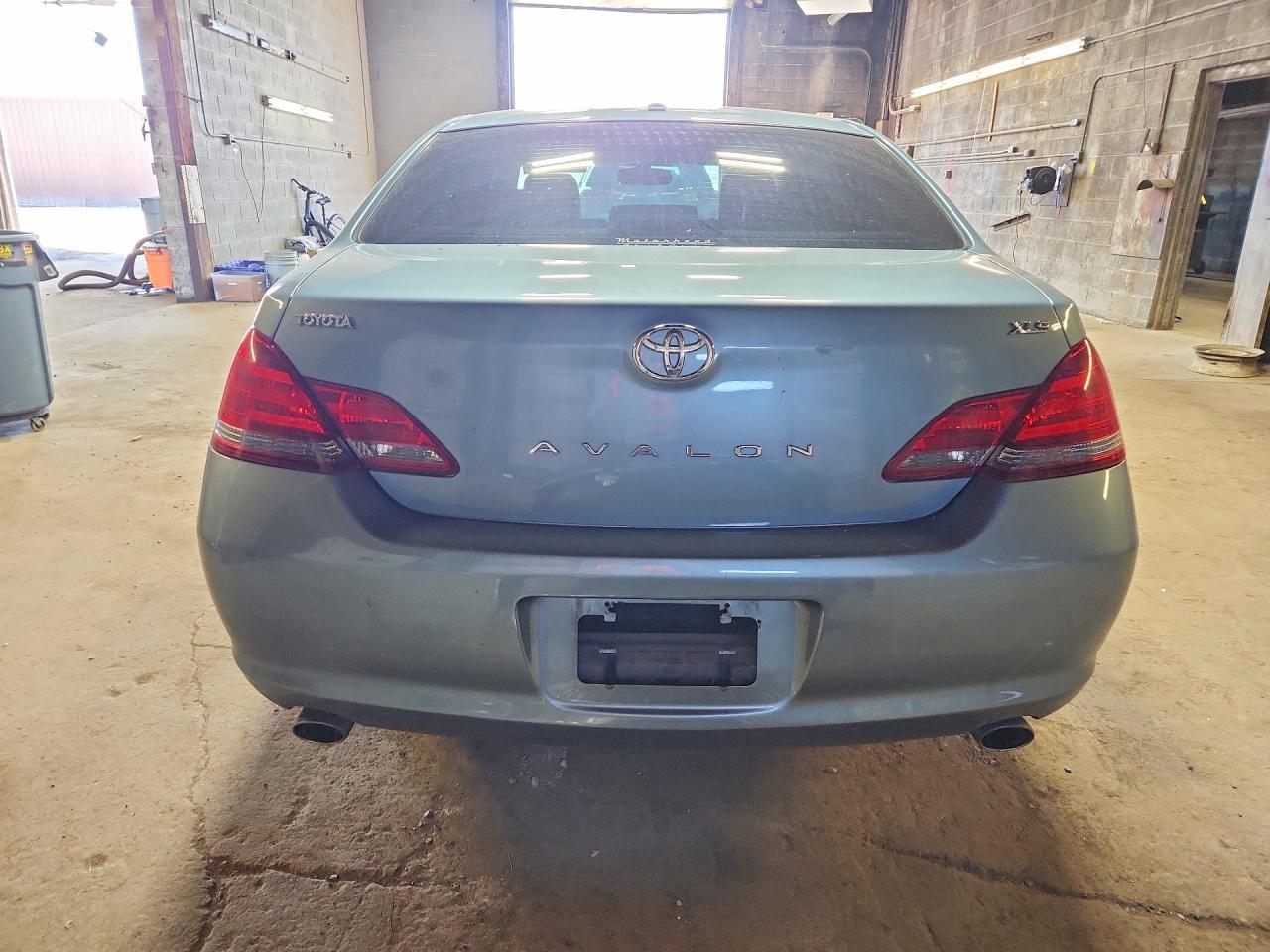 2009 Toyota Avalon Xls - Image 6