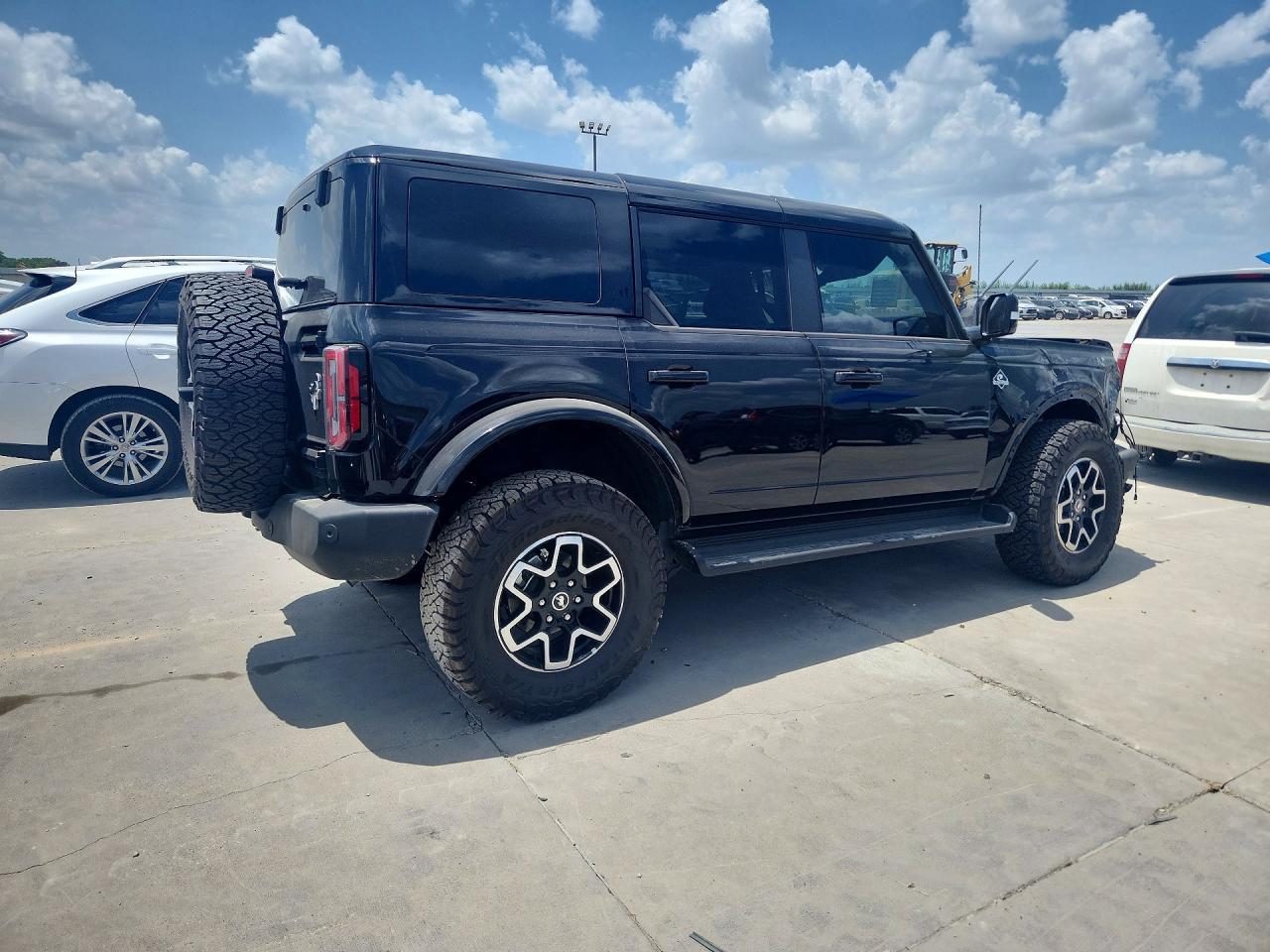 2025 Ford Bronco Outer Banks - Фото 3