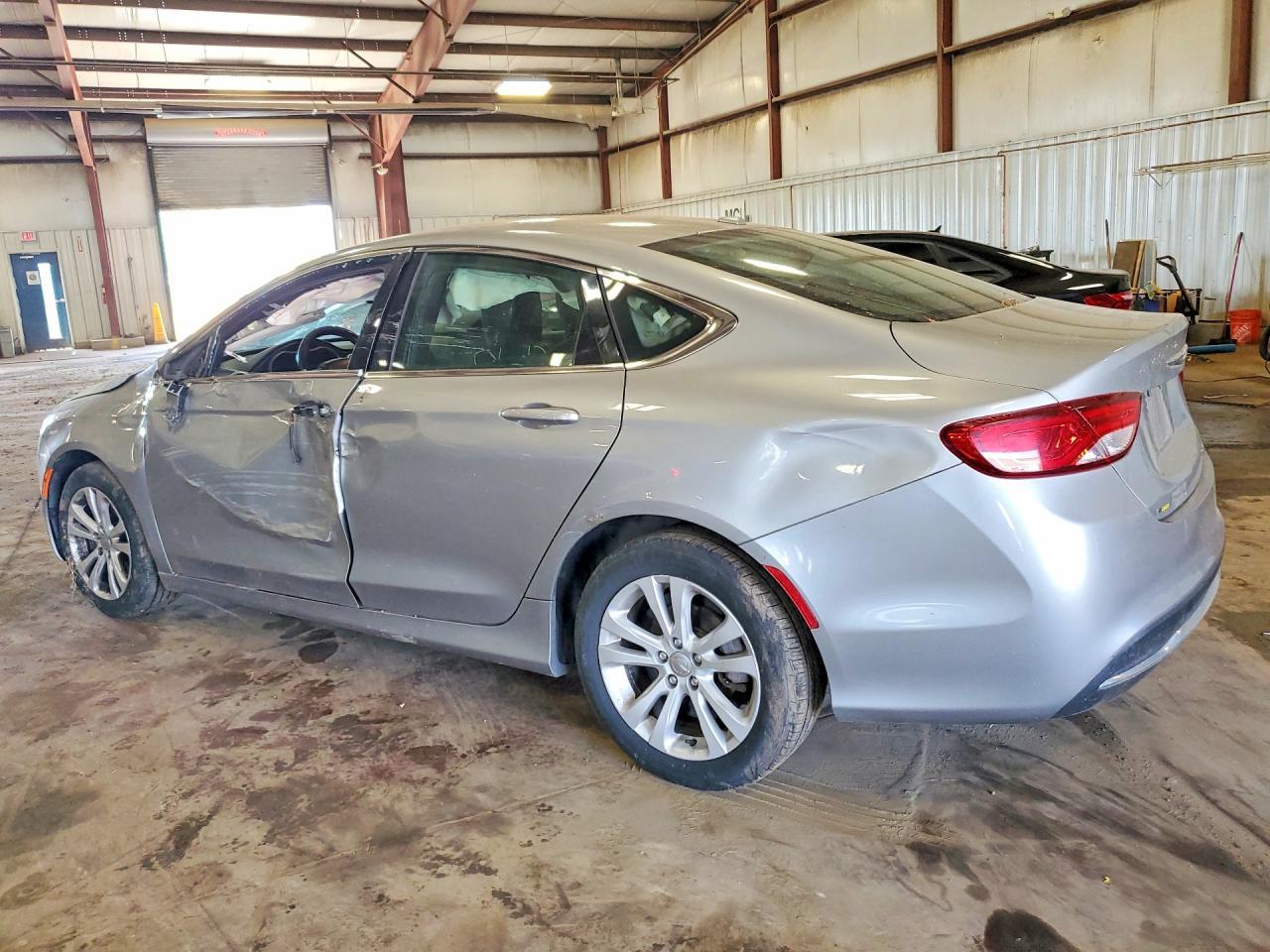 2015 Chrysler 200 Limited - Фото 2