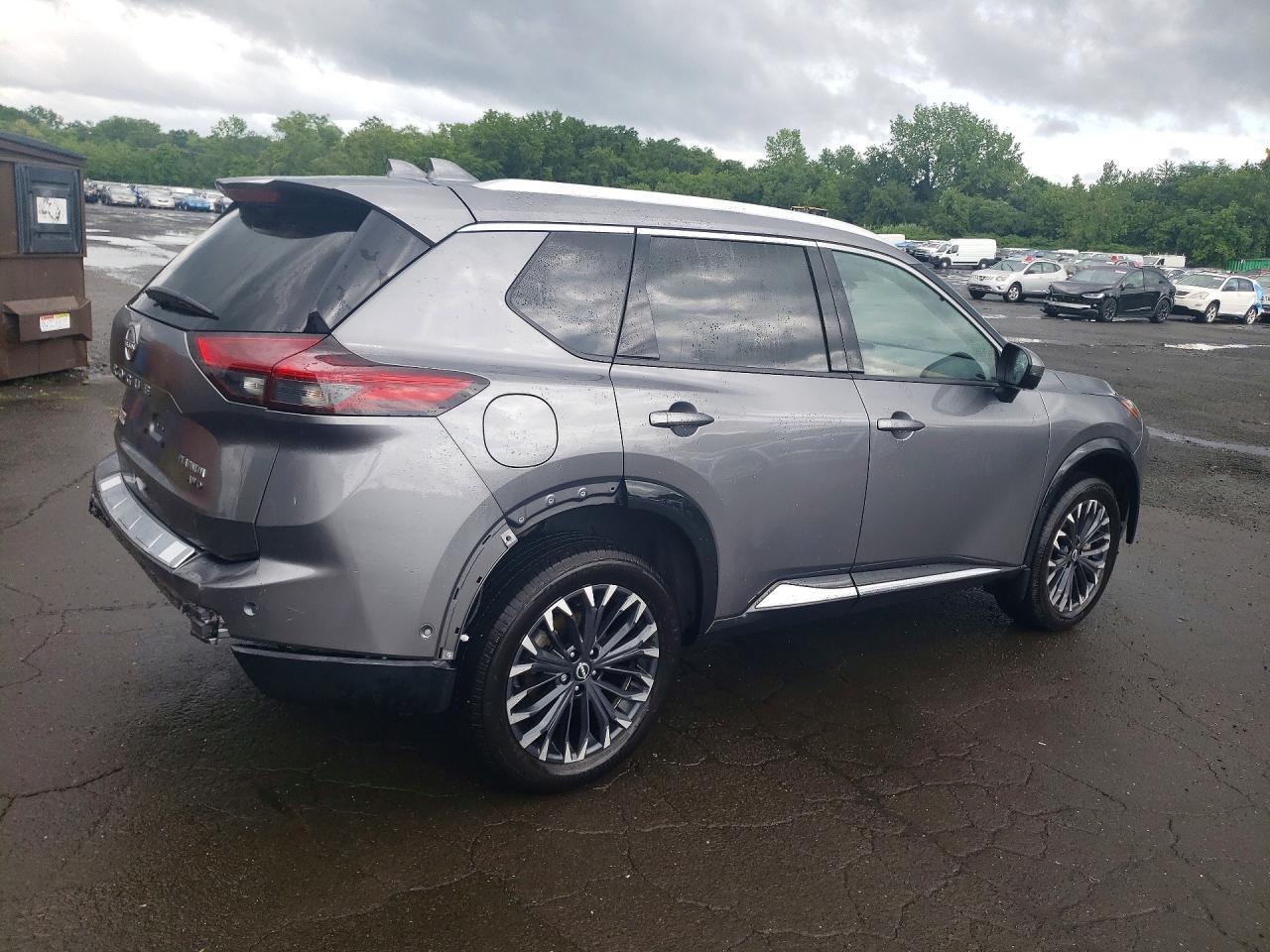 2026 Nissan Rogue Platinum - Image 3