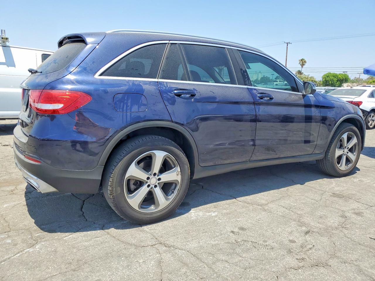 2016 Mercedes-Benz Glc 300 - Image 3