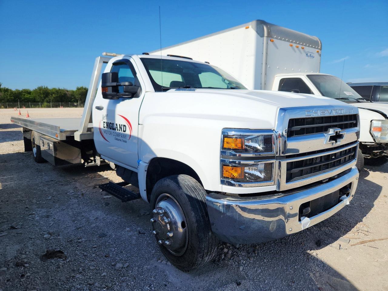 2022 Chevrolet Silverado Medium Duty - Фото 4
