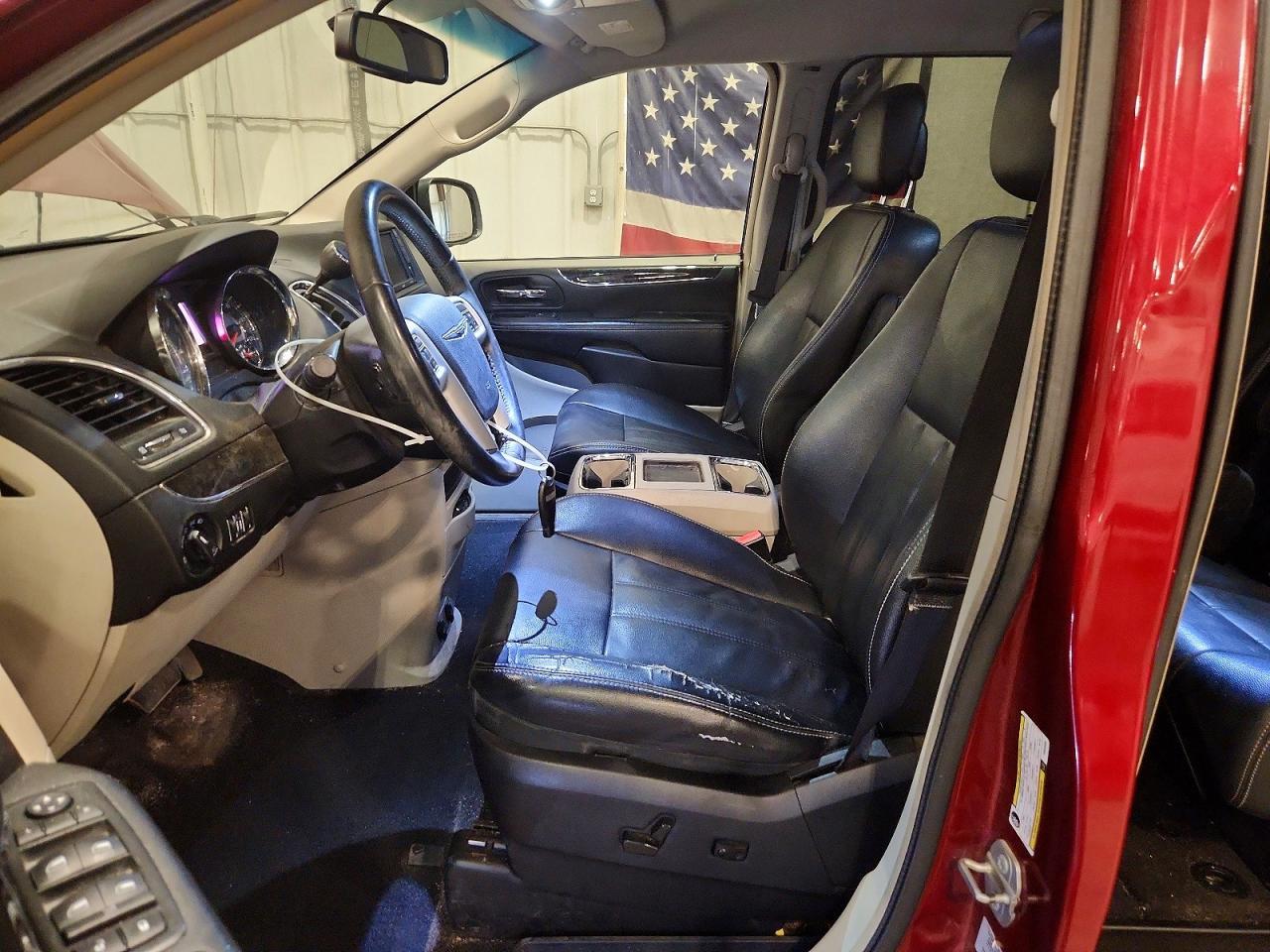 2015 Chrysler Town & Country Touring - Фото 7