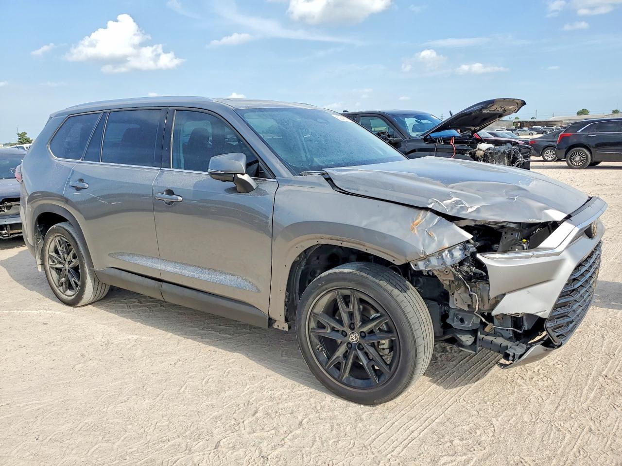 2025 Toyota Grand Highlander Platinum - Image 4
