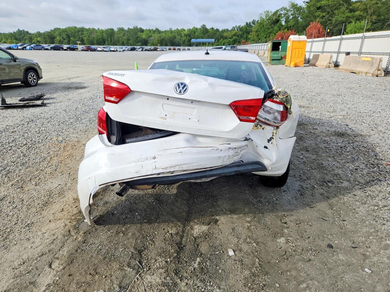 2014 Volkswagen Passat S - Фото 6