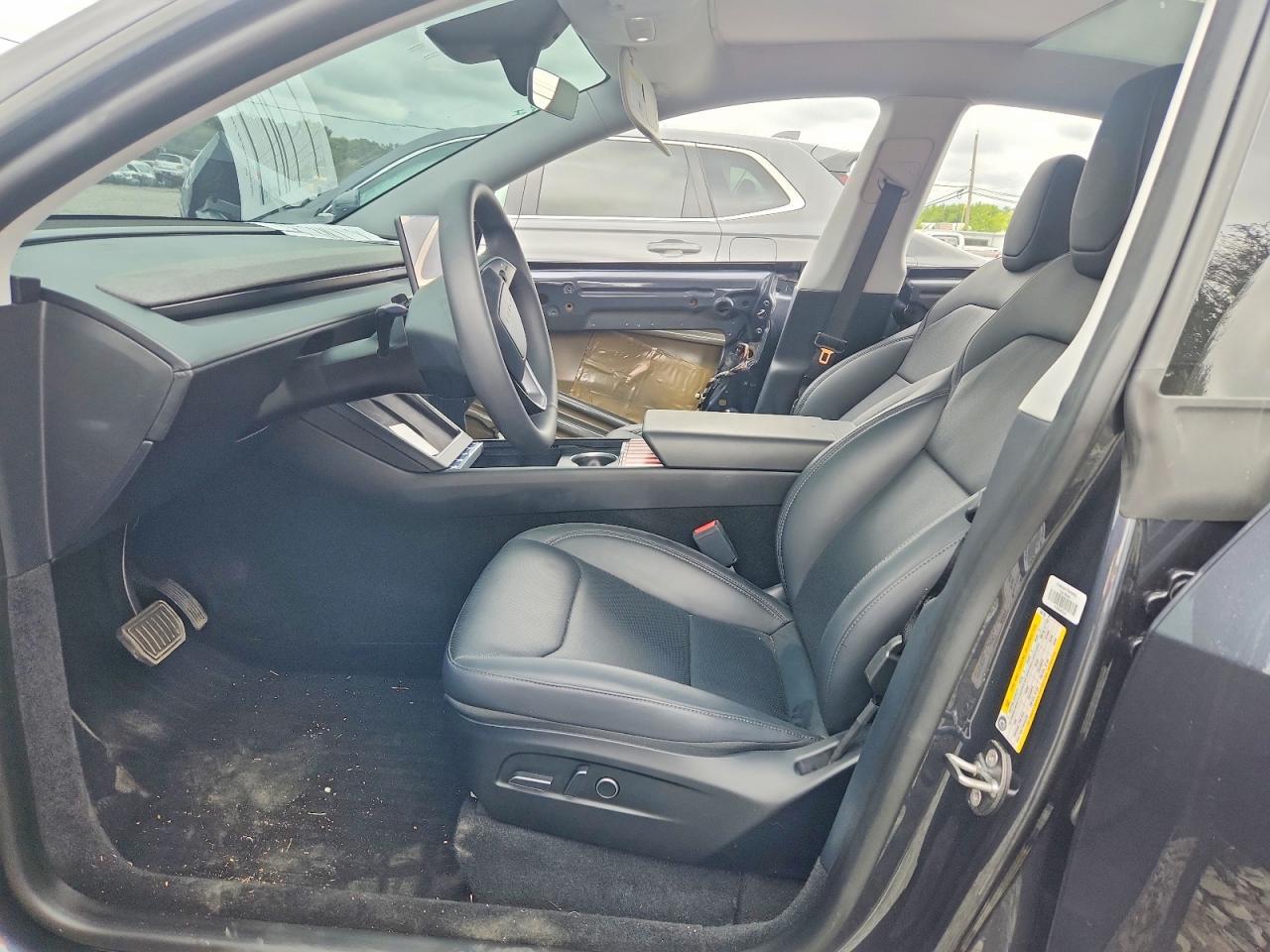 2026 Tesla Model Y - Image 7