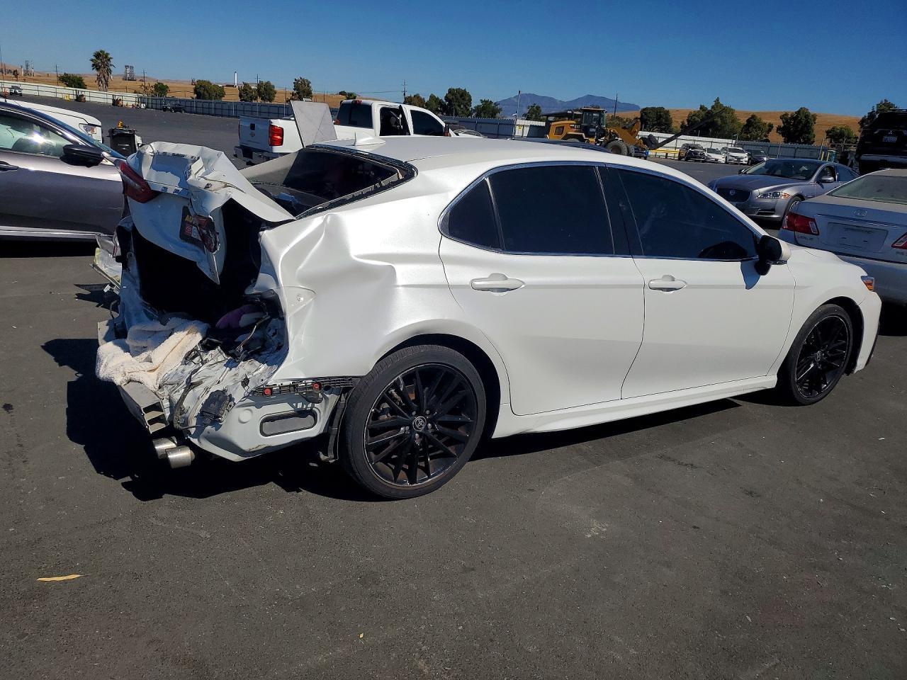 2021 Toyota Camry Xse - Фото 3