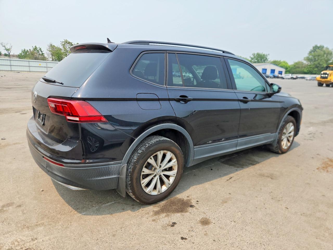 2020 Volkswagen Tiguan S - Фото 3