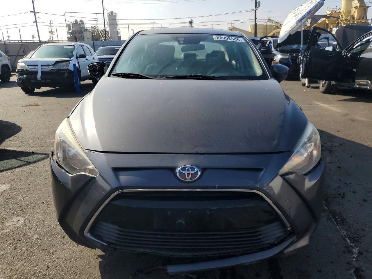 2017 Toyota Yaris Ia Base - Фото 5