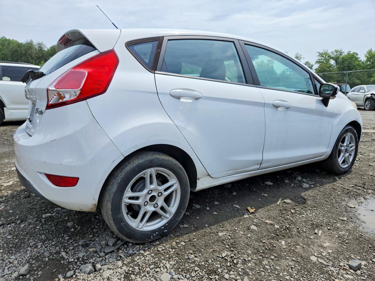 2017 Ford Fiesta Se - Фото 3