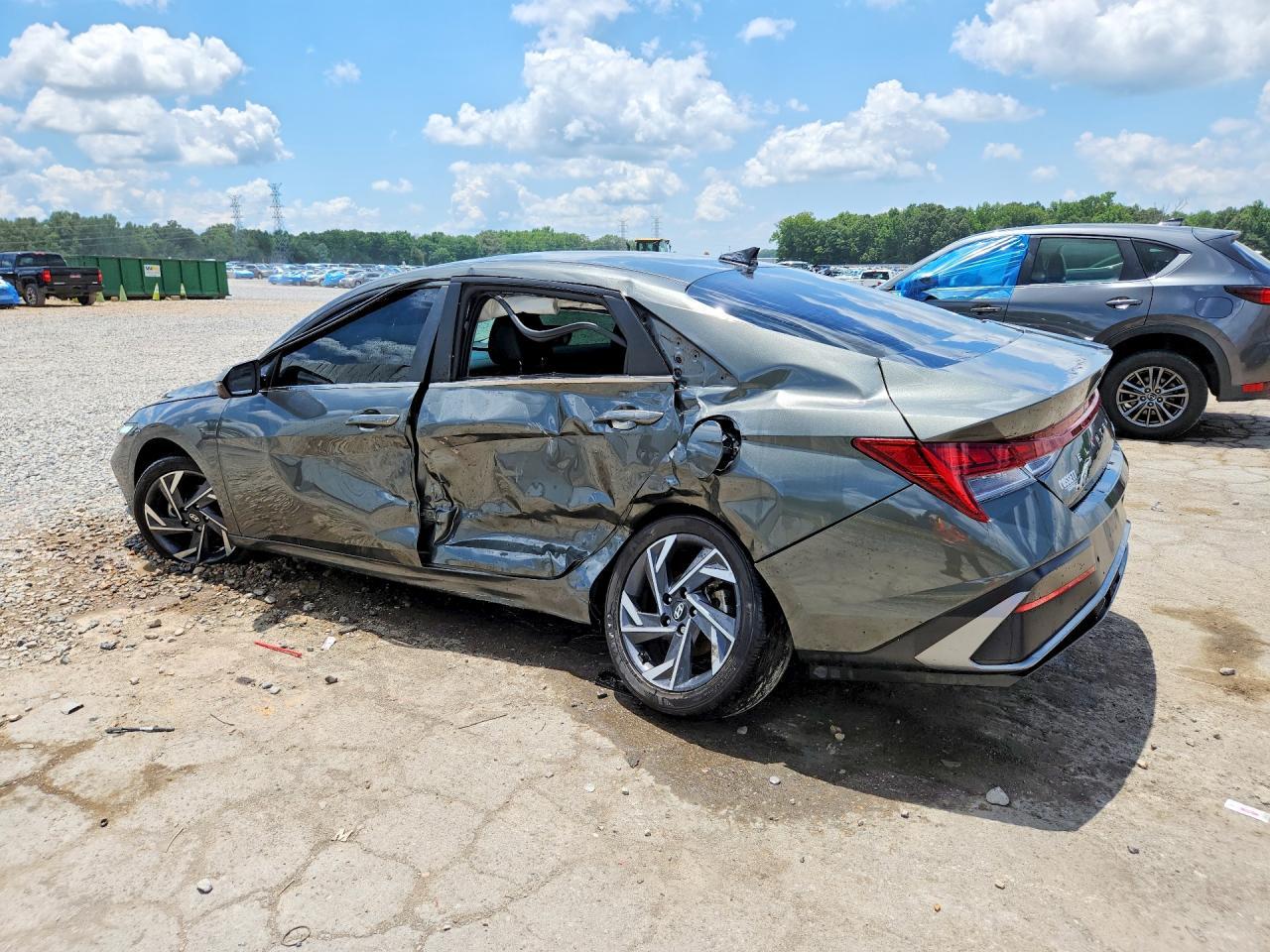 2024 Hyundai Elantra Limited - Image 2