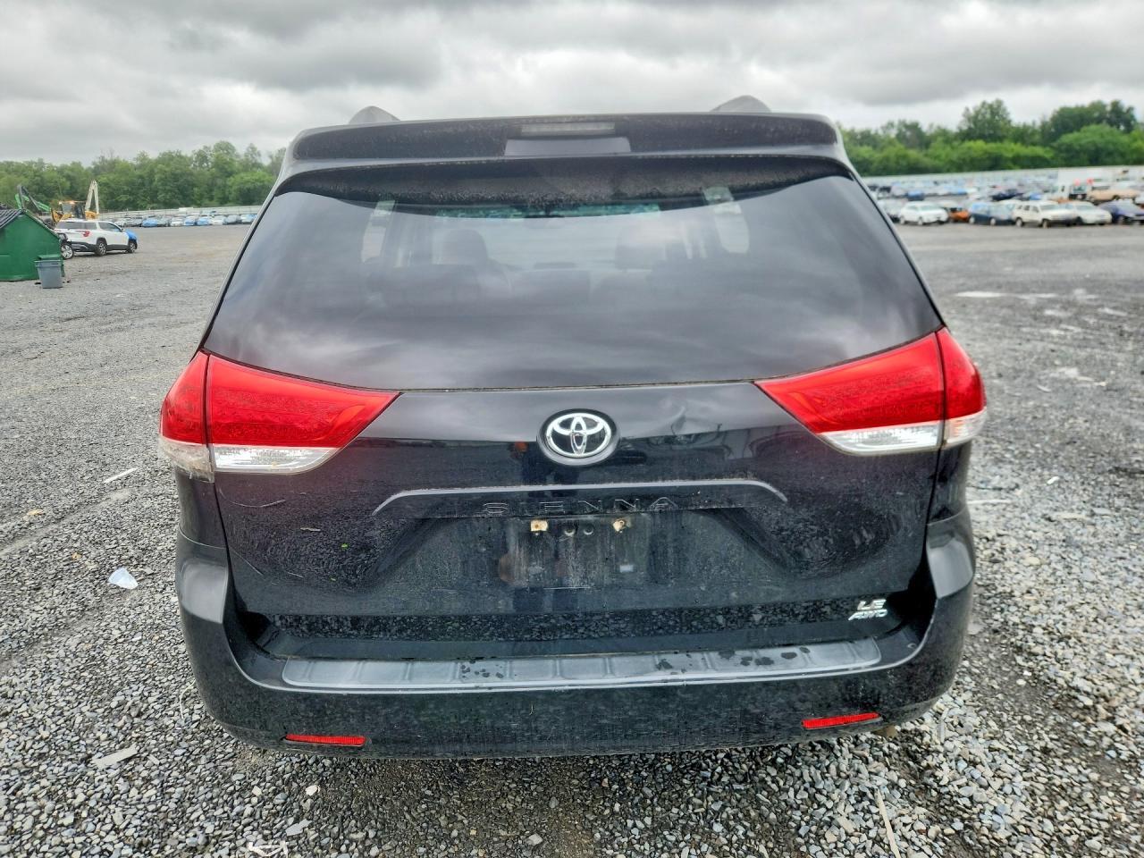 2012 Toyota Sienna Le - Фото 6