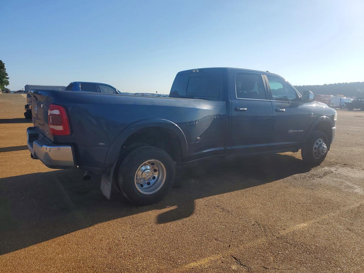 2022 Ram 3500 Longhorn - Фото 3