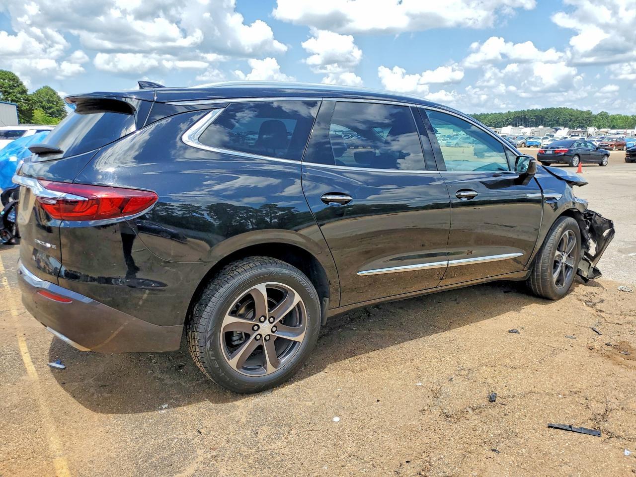 2019 Buick Enclave Essence - Image 3