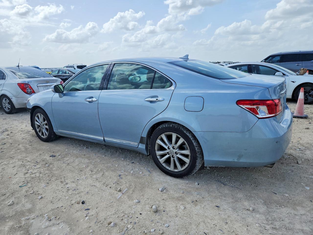 2011 Lexus Es 350 - Фото 2