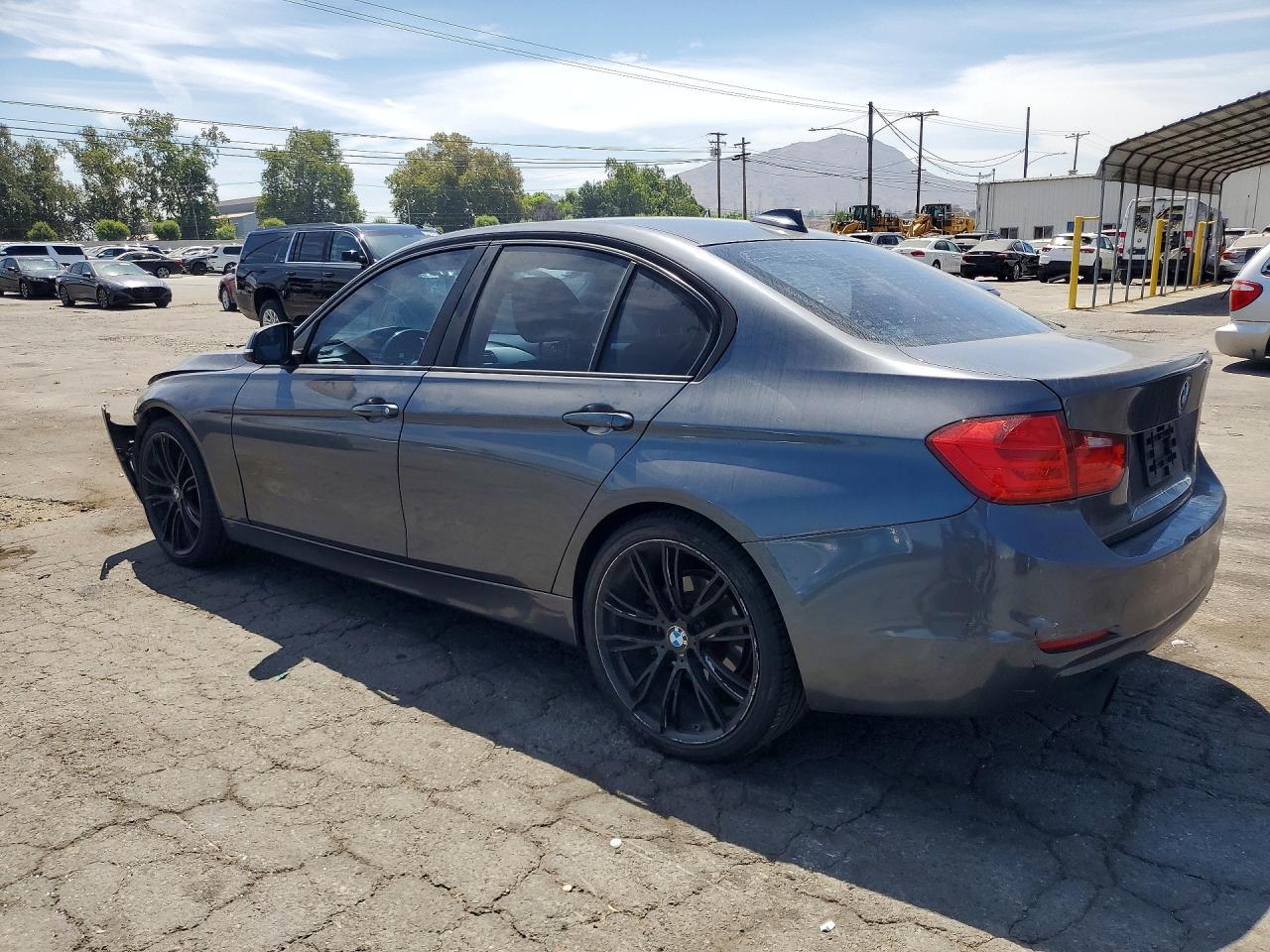 2015 BMW 320 I - Фото 2