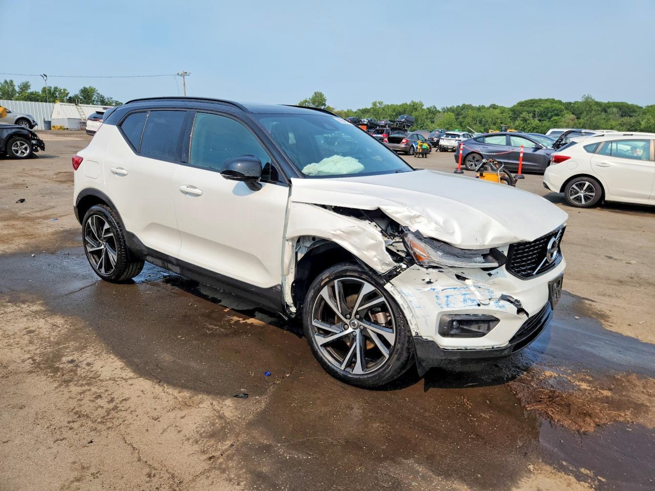 2022 Volvo Xc40 T5 R-Design - Фото 4