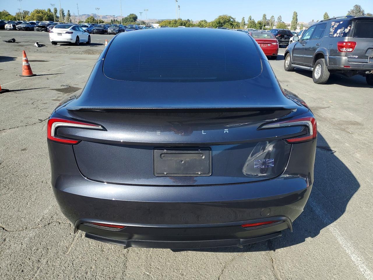 2024 Tesla Model 3 - Фото 6