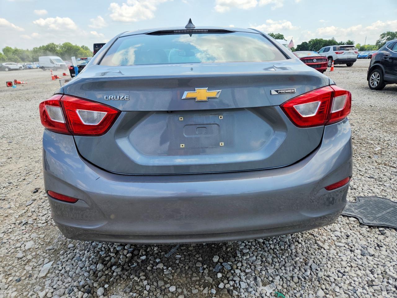 2018 Chevrolet Cruze Premier - Фото 6