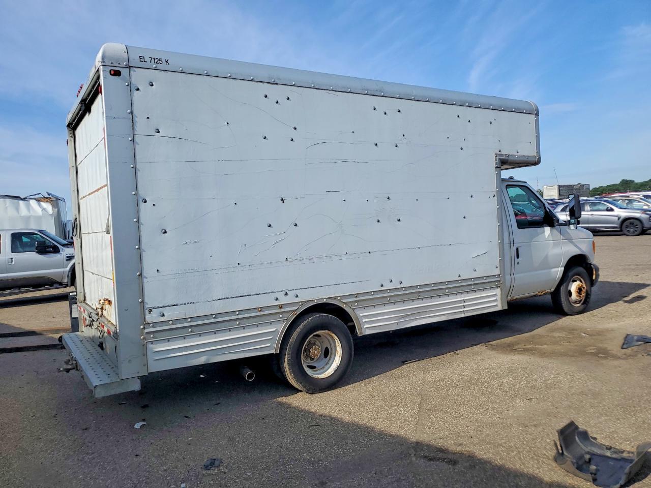 2006 Ford E450 Box Truck - Фото 3
