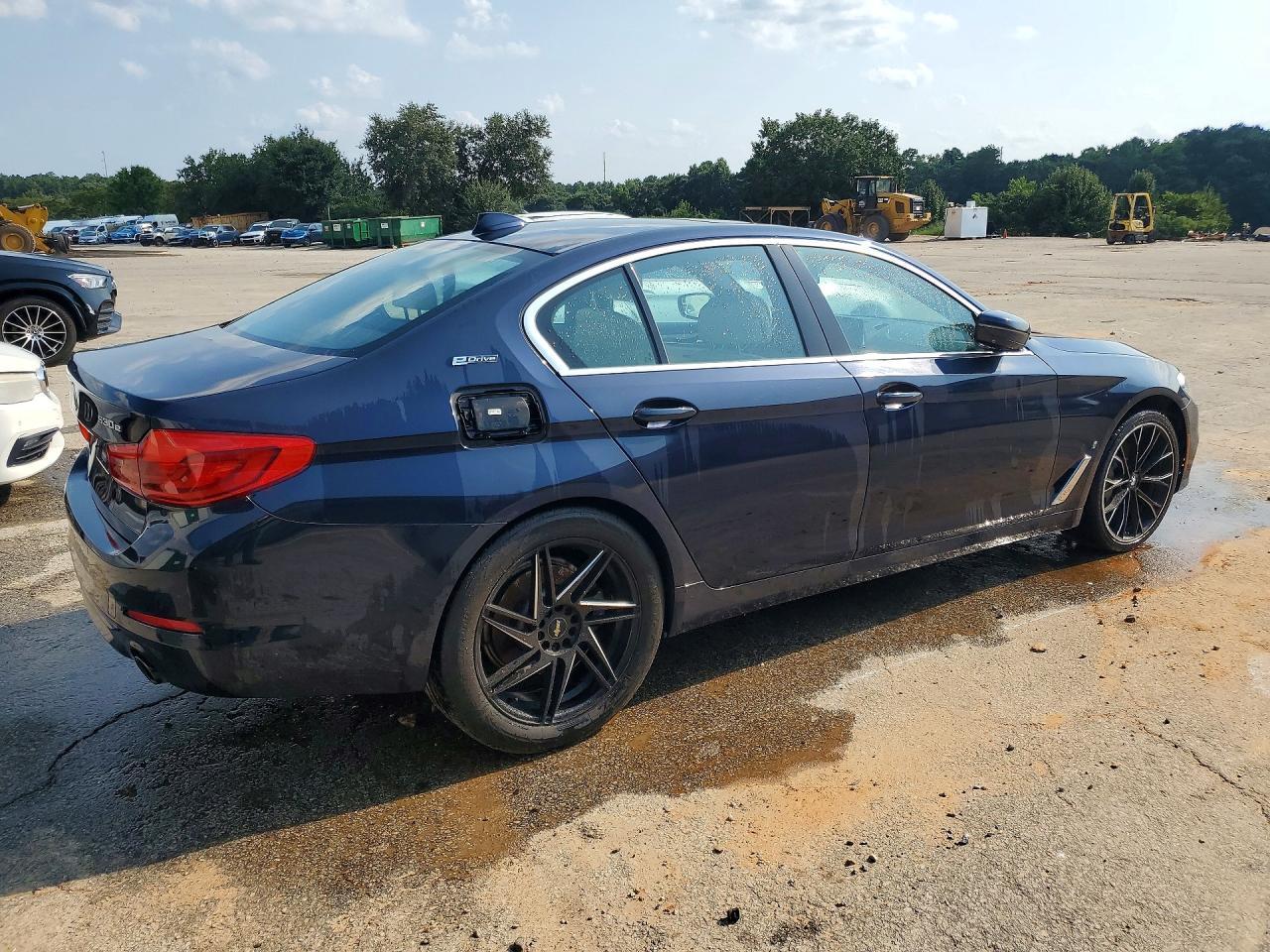 2019 BMW 530Xe - Фото 3
