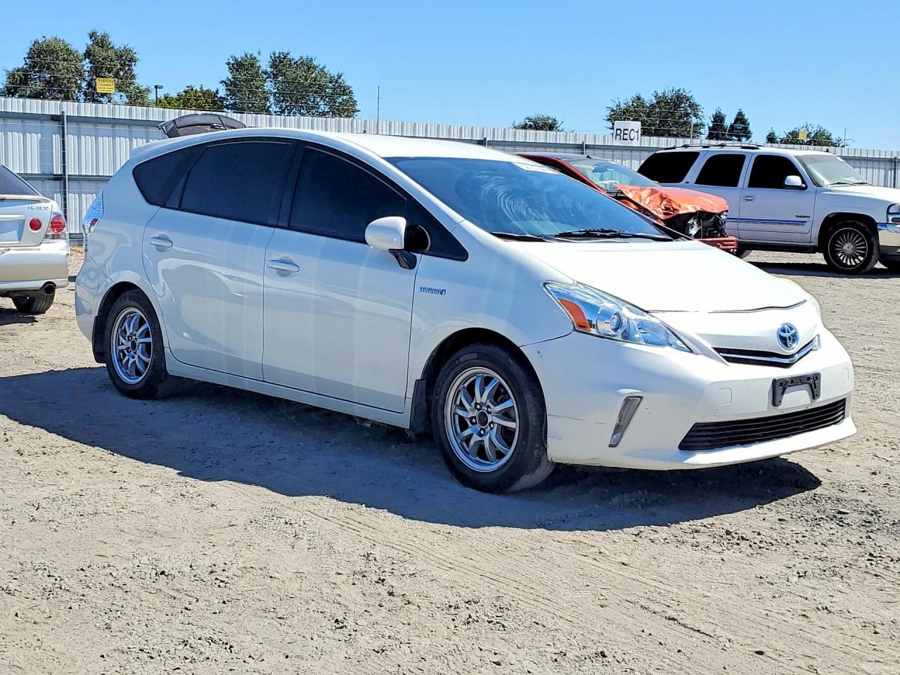 2013 Toyota Prius V Three - Фото 4